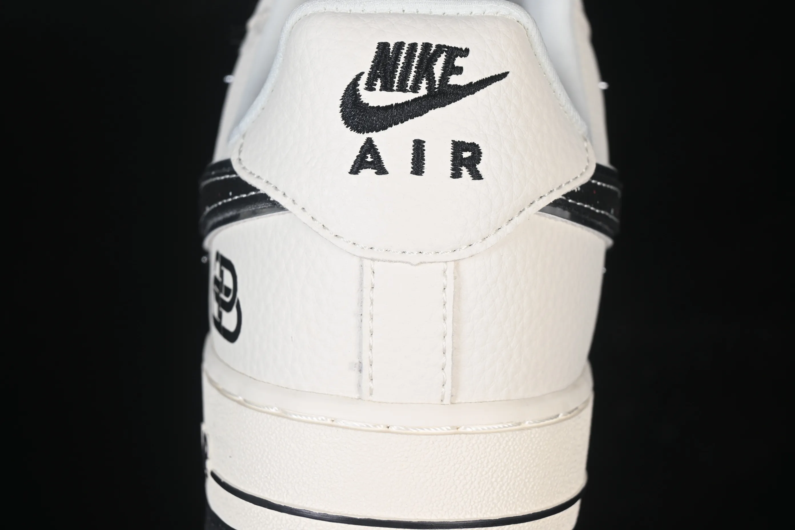 All categories Nk Air Force 1 Air Force series Nk Air Force 1 Low Air Force low-top Nike Air Force 1'07 Low Balenciaga co-branded four silver hooks Air Force 1 low-top casual sneakers DD1928-309